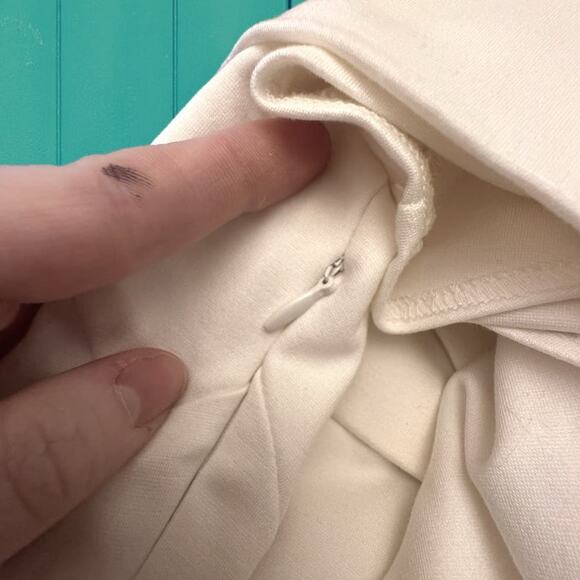 Lulus White Asymmetrical Off The Shoulder Spring Blouse Size S - Picture 8 of 9